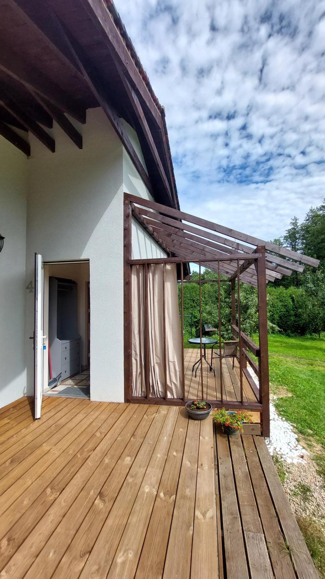 Apartamenti Ar Verandu Diviem Cilvekiem 普里恩斯慕斯 外观 照片