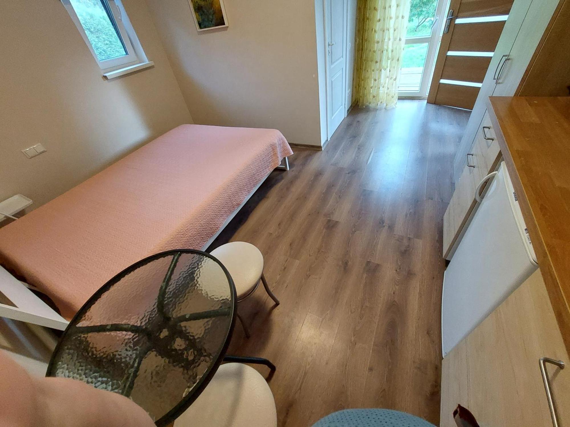 Apartamenti Ar Verandu Diviem Cilvekiem 普里恩斯慕斯 外观 照片