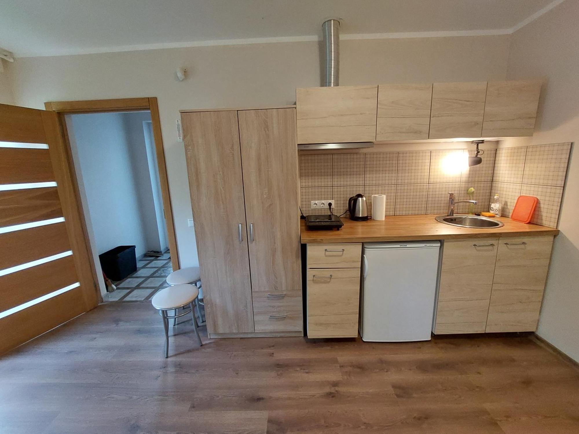 Apartamenti Ar Verandu Diviem Cilvekiem 普里恩斯慕斯 外观 照片