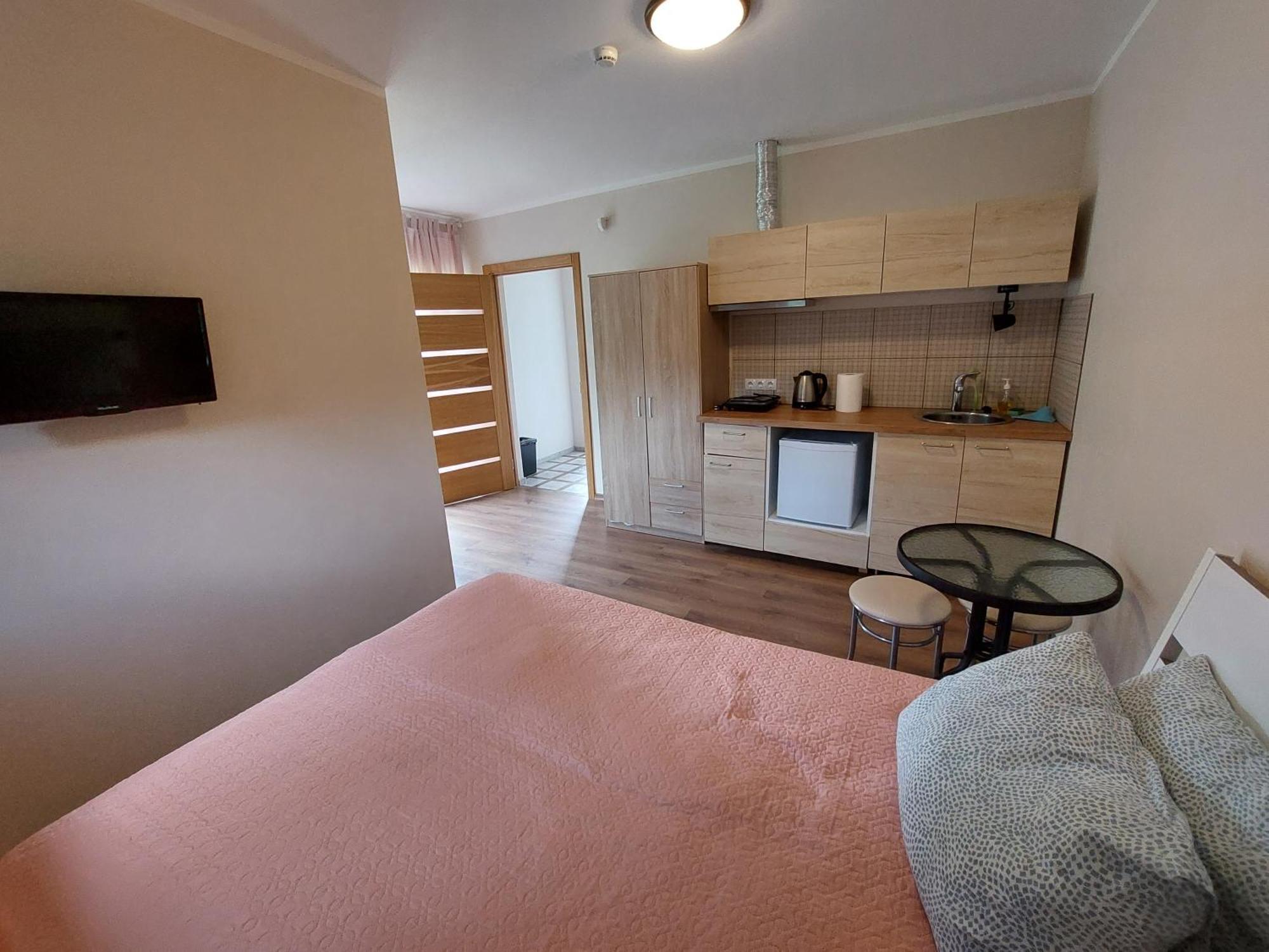 Apartamenti Ar Verandu Diviem Cilvekiem 普里恩斯慕斯 外观 照片
